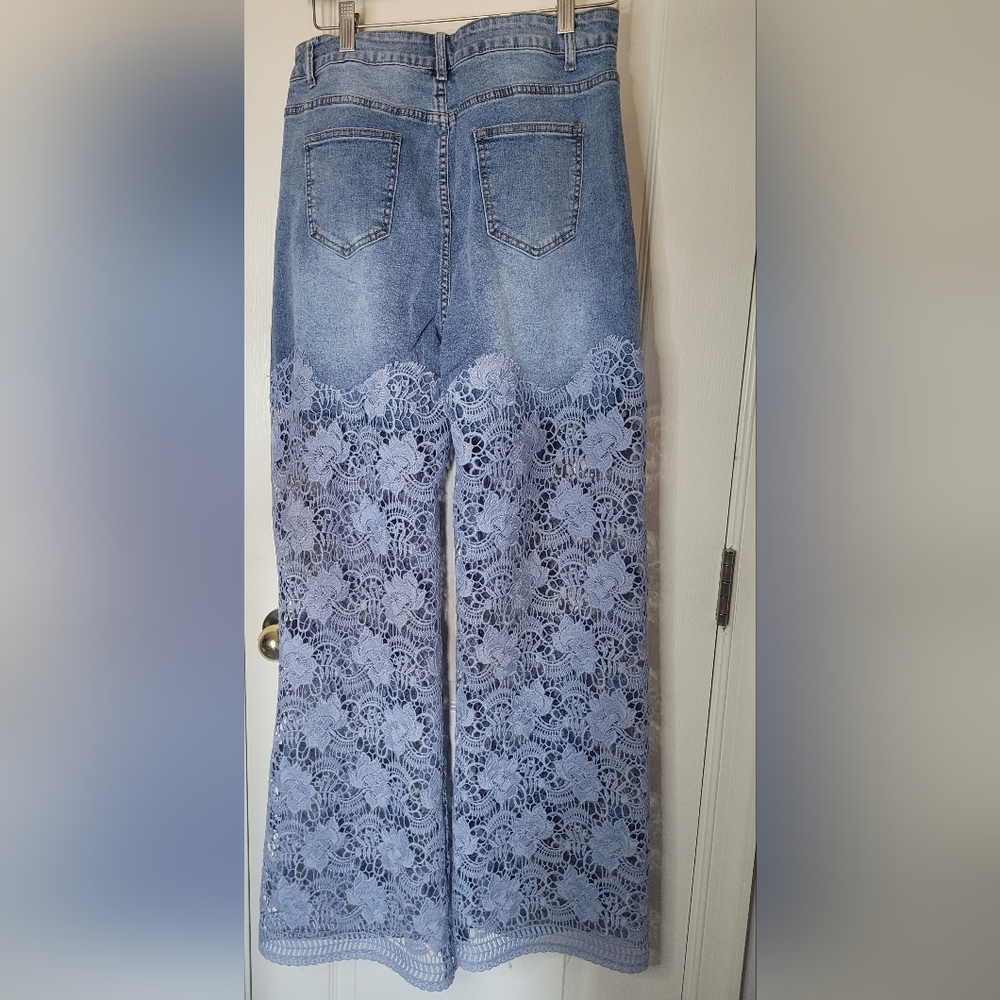Women's Blue Jeans With Lace Detail. Sz L. NWOT - Picture 3 of 5